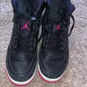 Female Jordan’s size 8y